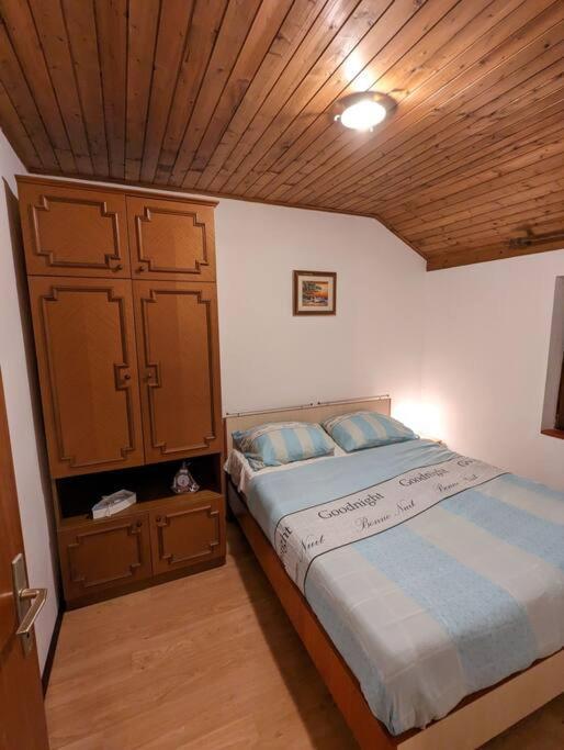 Zeezicht Appartement 50M From Beach Srima Exteriér fotografie