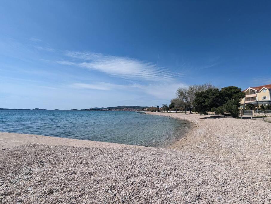 Zeezicht Appartement 50M From Beach Srima Exteriér fotografie