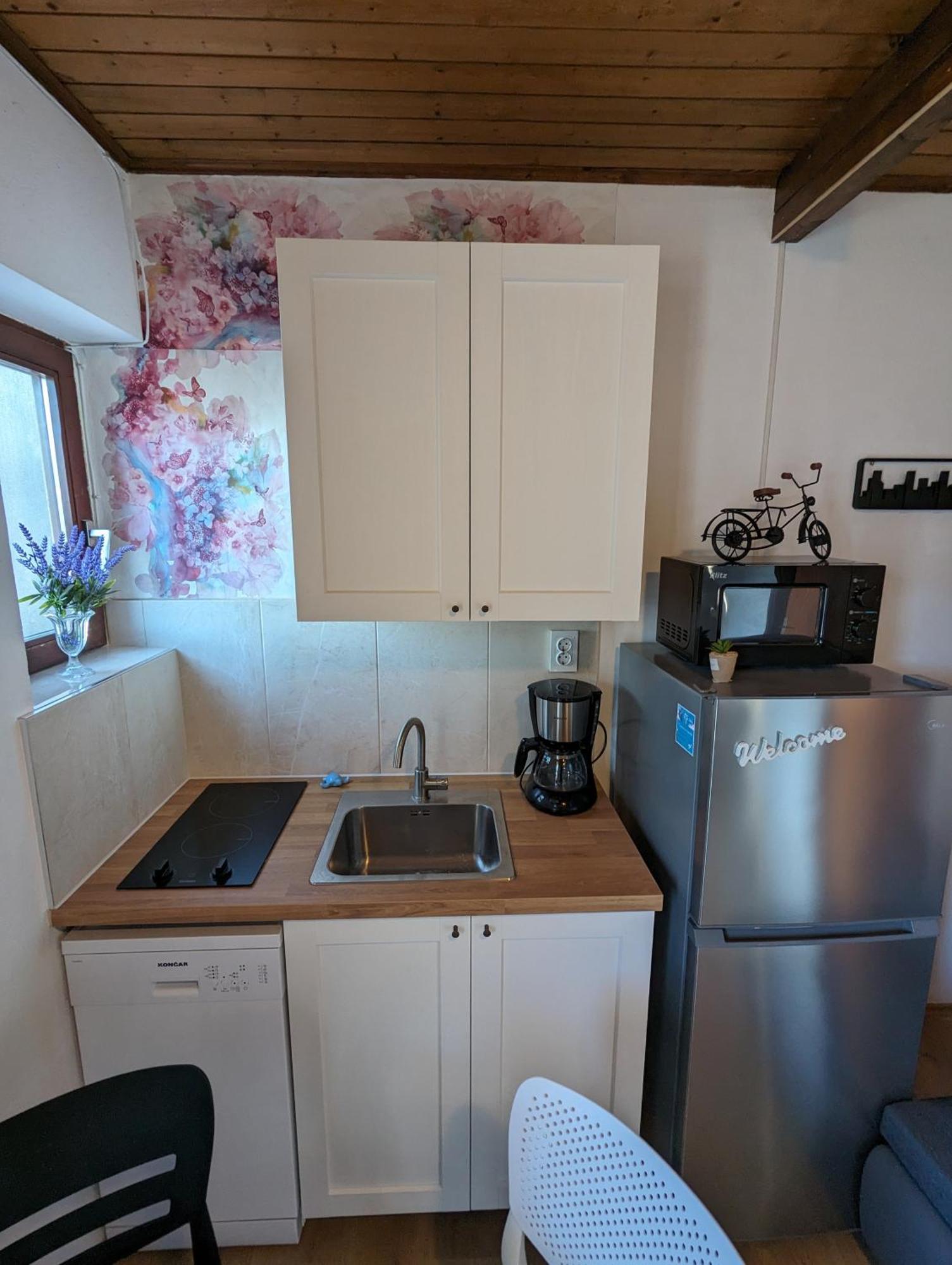 Zeezicht Appartement 50M From Beach Srima Exteriér fotografie